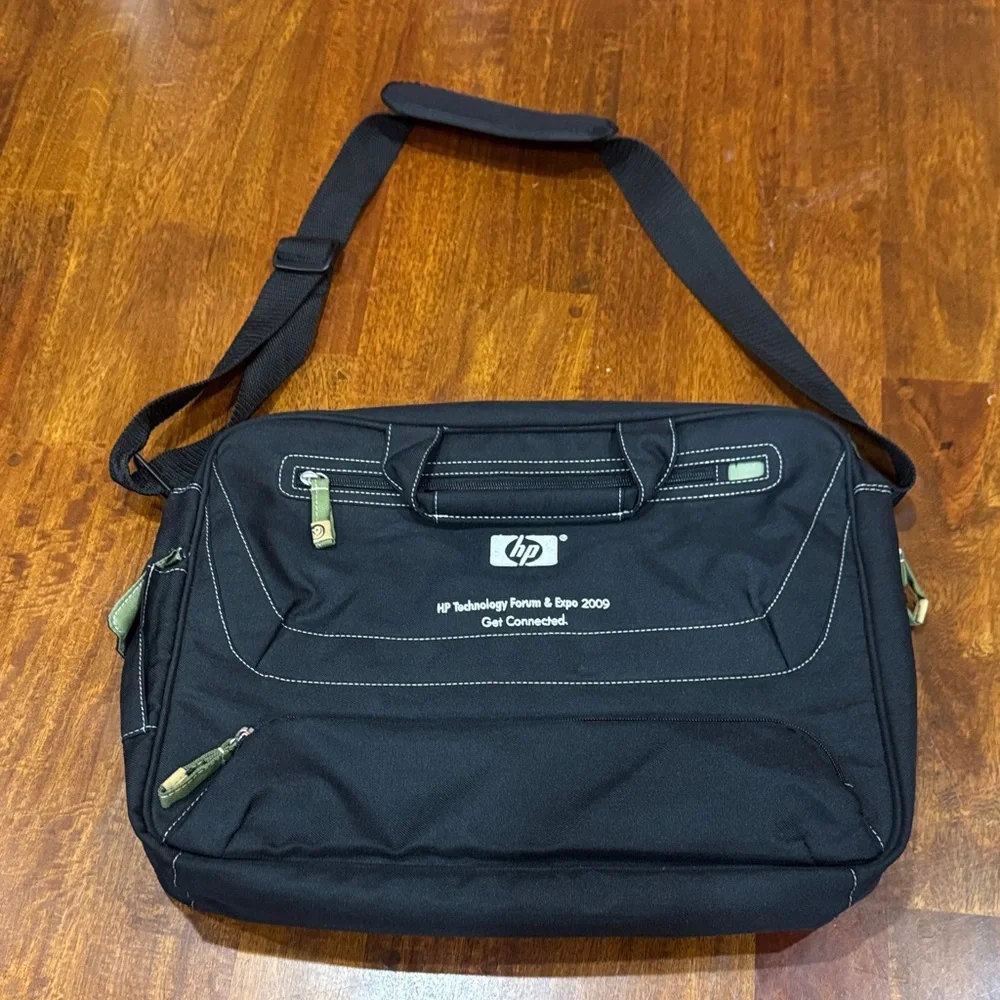 HP Technology Forum & Expo 2009 “Get Connected” Black Laptop Messenger Bag
